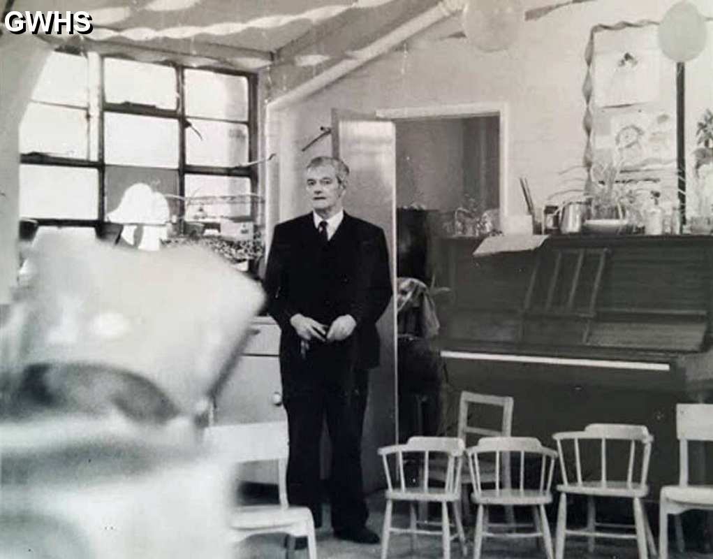 34-253 Harry Nethercot, caretaker at All Saints Junior School, Wigston circa1978 in the prefabs at the back of the playground