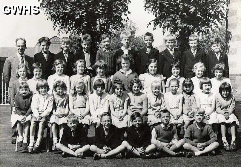 31-121 Second year at Bassett Street Junior School with Mr Myers
