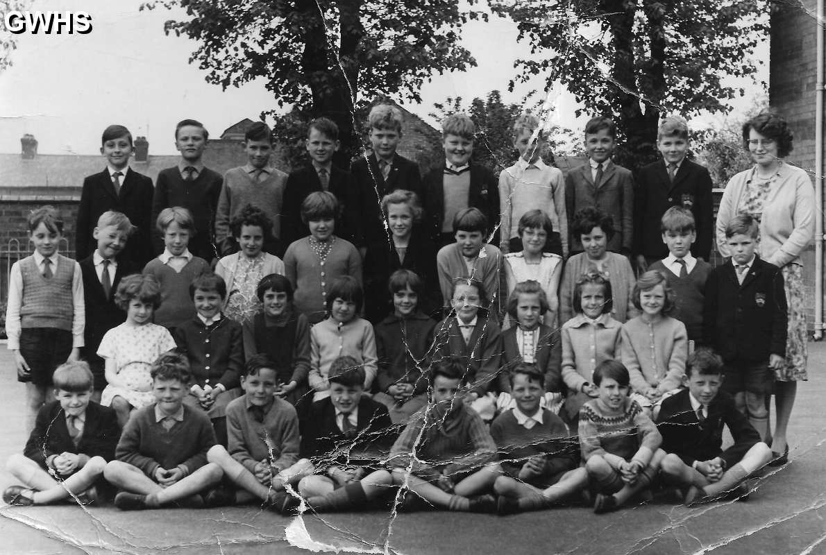 32-057 Class at Bassett Street School South Wigston