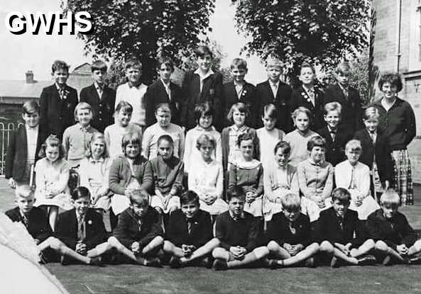 32-118 The class of 62-63 South Wigston Junior School. Bassett Street South Wigston