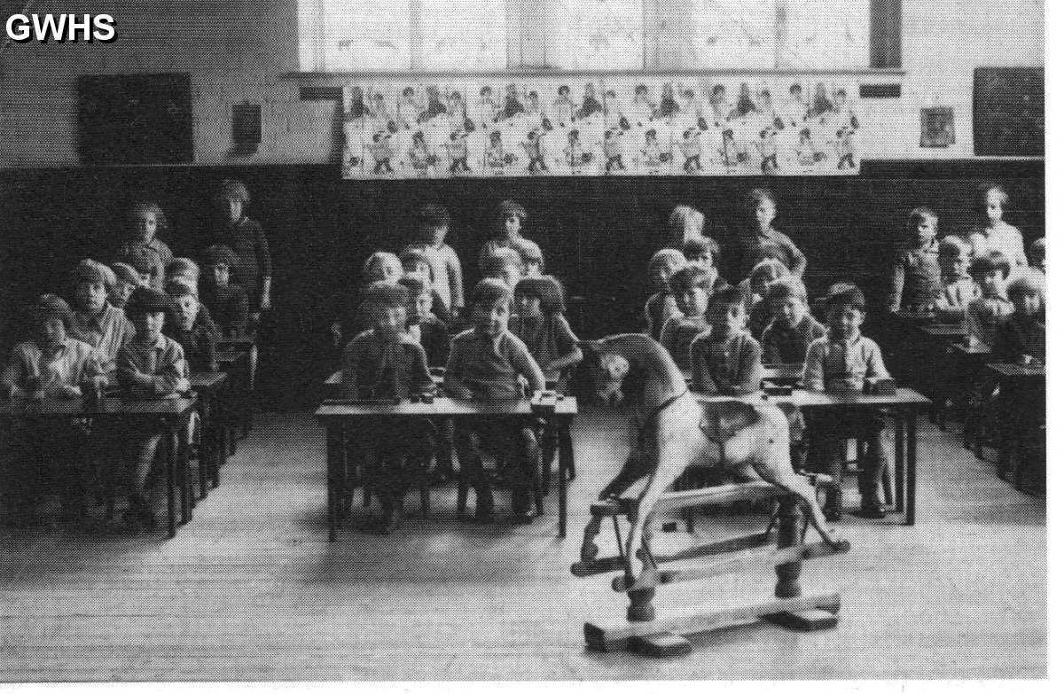 22-389 Pupils from Bell Street School Wigston Magna 1931