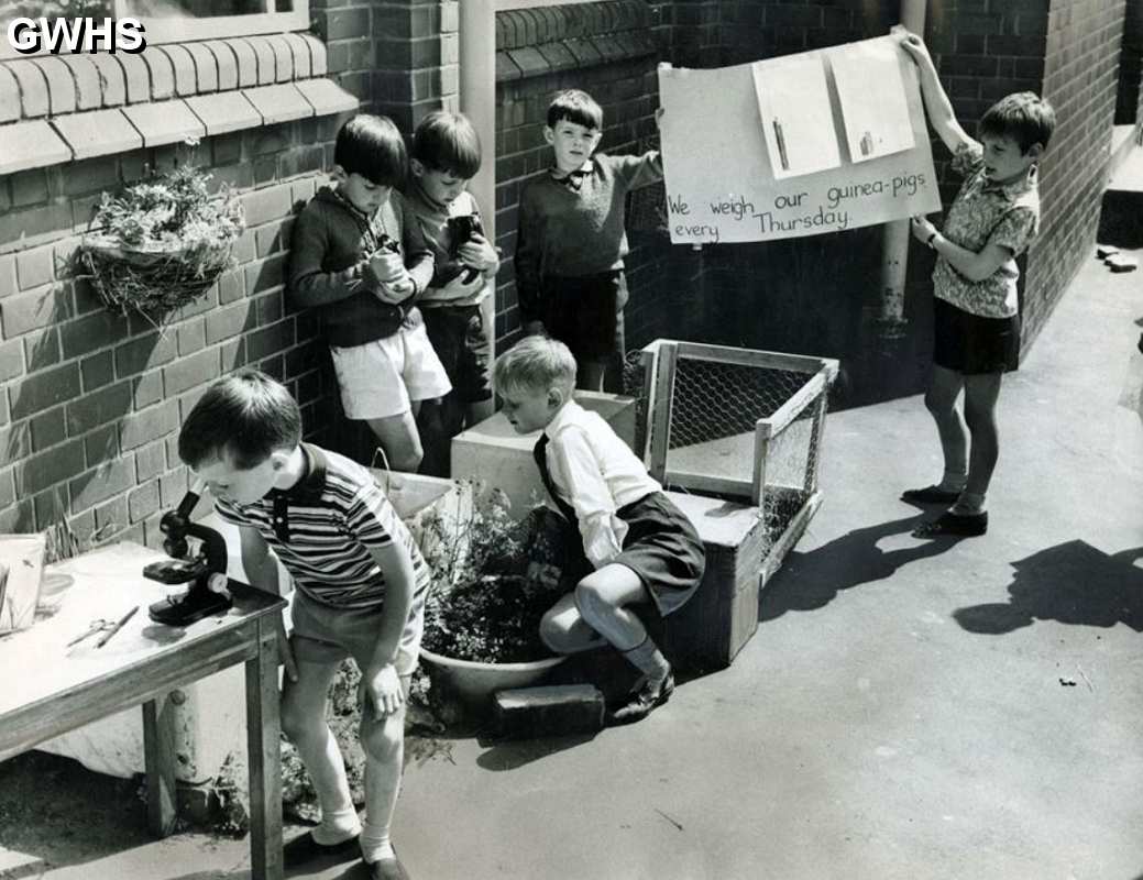 35-909 Bell Street Infants School, Wigston, in 1968