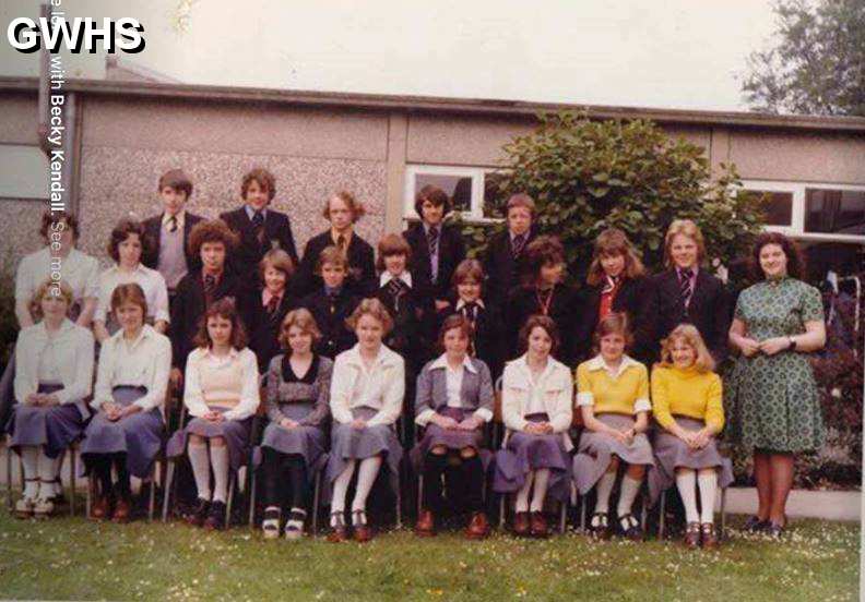 31-316 Bushloe School 1975-6 Miss Byrne form Station Road Wigston Magna