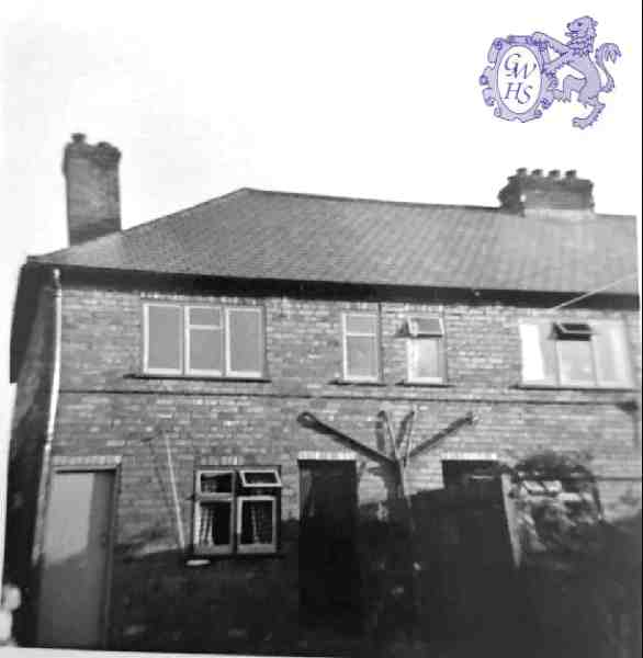 31-155 back garden of number 16 Baldwin Avenue South Wigston 1960