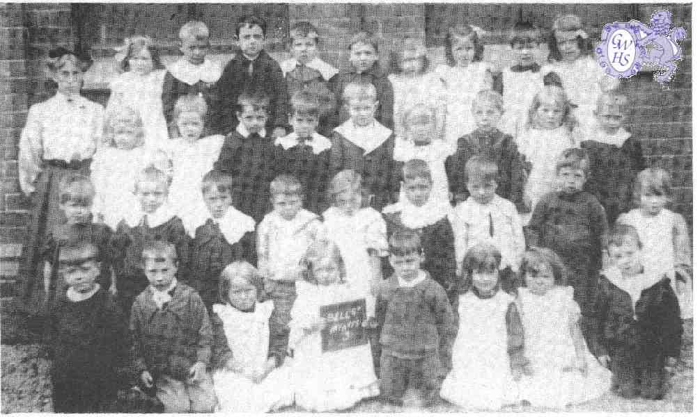 14-105 Bell Street School Class 3 Wigston Magna c 1900