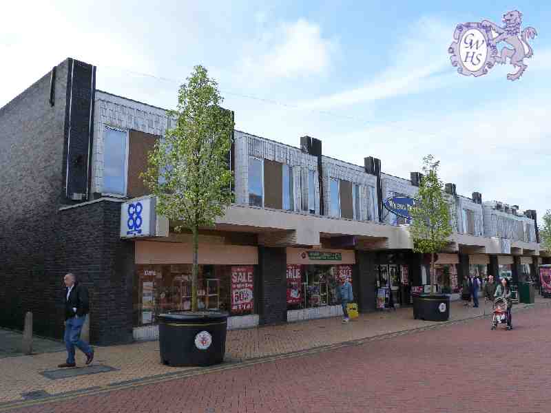 19-262 Co-operative Department Store Bell Street Wigston Magna April 2012