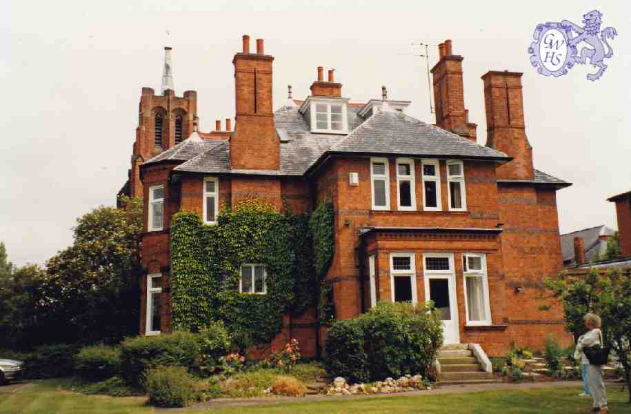 32-421 South Wigston Vicarage 1996.jpg
