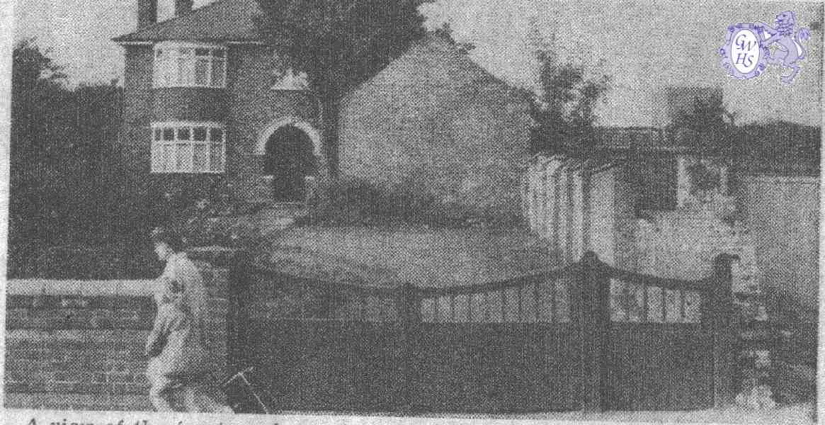 19-462 Home of Mrs D S King on Bull Head Street Wigston Magna 1971 prior to demolition for the Bell Fountain project