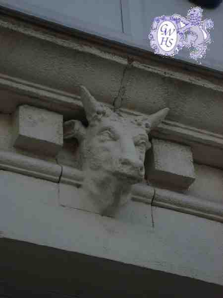 23-880 The Bull Logo on the Kings Centre Building on Bull Head Street Wigston Magna 2014