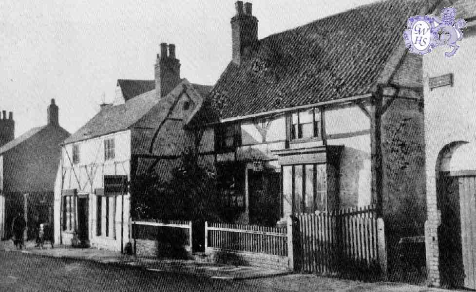 30-714 old Cruck Cottages Bull Head St Wigston Magna