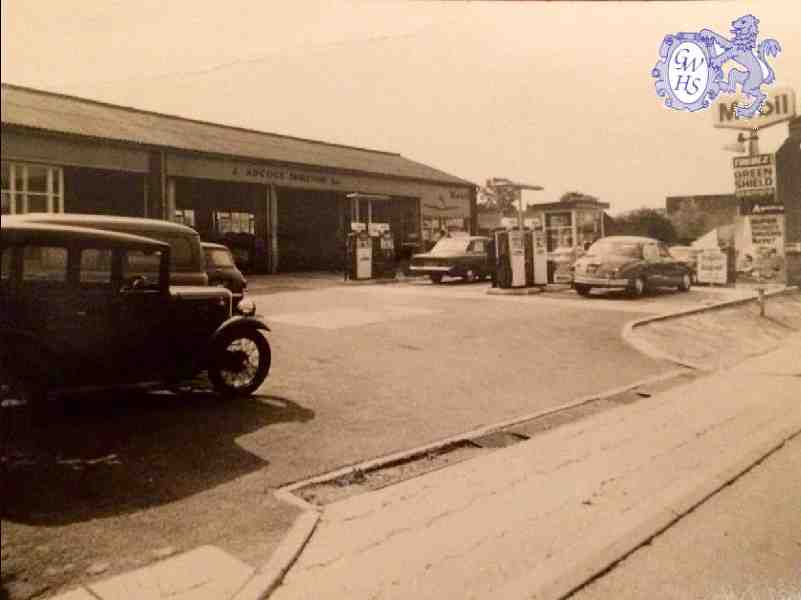 30-987 Adcocks. Mick Ashby's Austin 7, Mike Rhode's MK2 Jaguar and Bill Boyer's Ford Corsair.