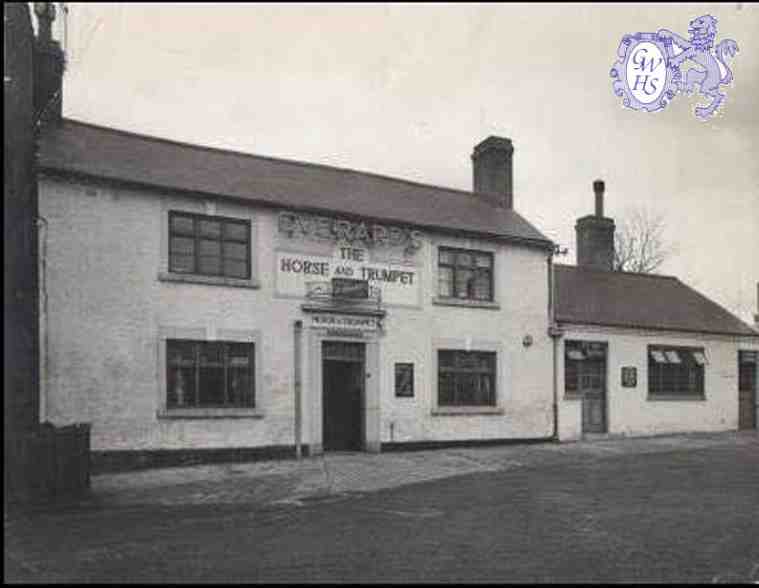 31-186 Horse and Trumpet Bull Head Street circa 1965