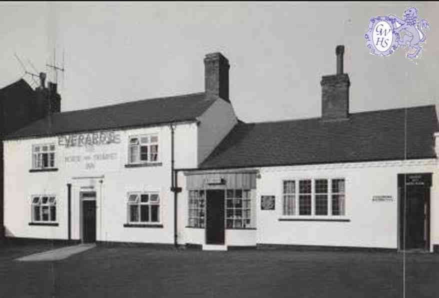 31-187 Horse and Trumpet Bull Head Street circa 1965