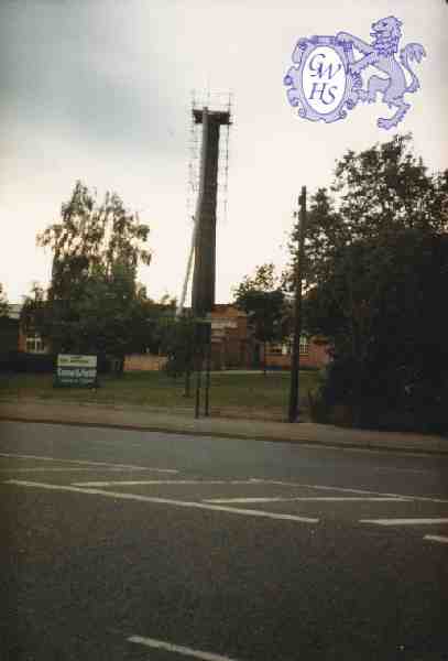 8-89 Wigston Laundry Chimney Bull Head Street  Wigston Magna being demolished