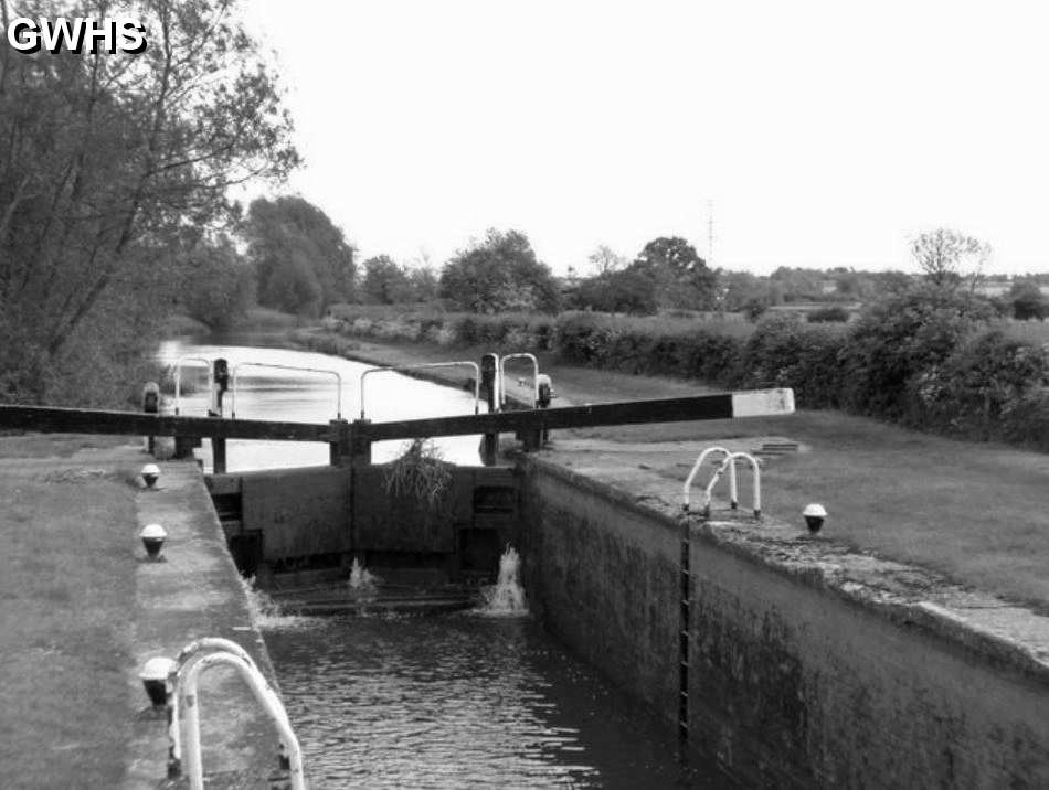 33-657 Bush Lock behind South Wigston High School 1970's