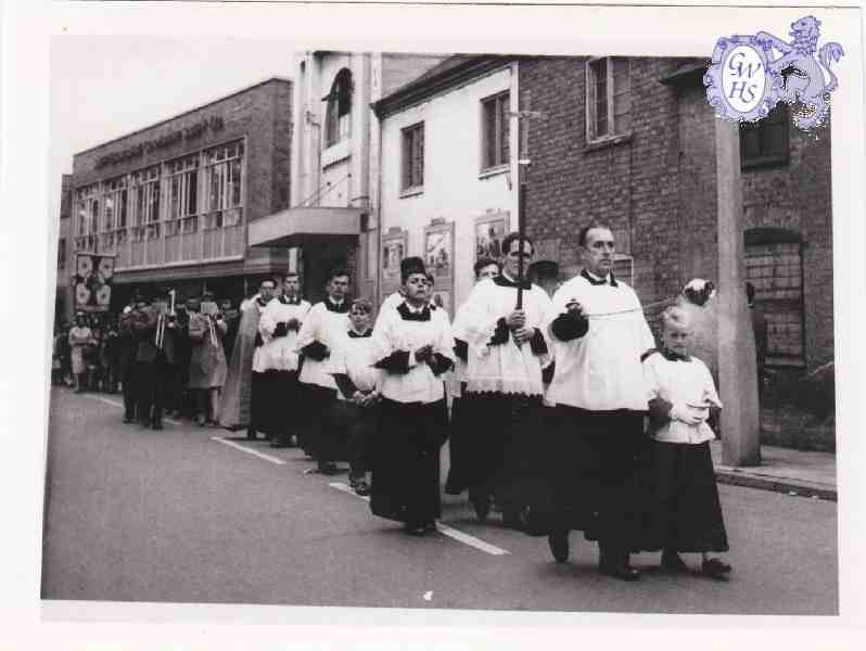 5-24 Church procession in Long Street Wigston Magna