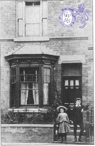 22-086 Dennis Dougherty and Norah Fitchett at the gate of 16 Clifford Street South Wigston circa 1910