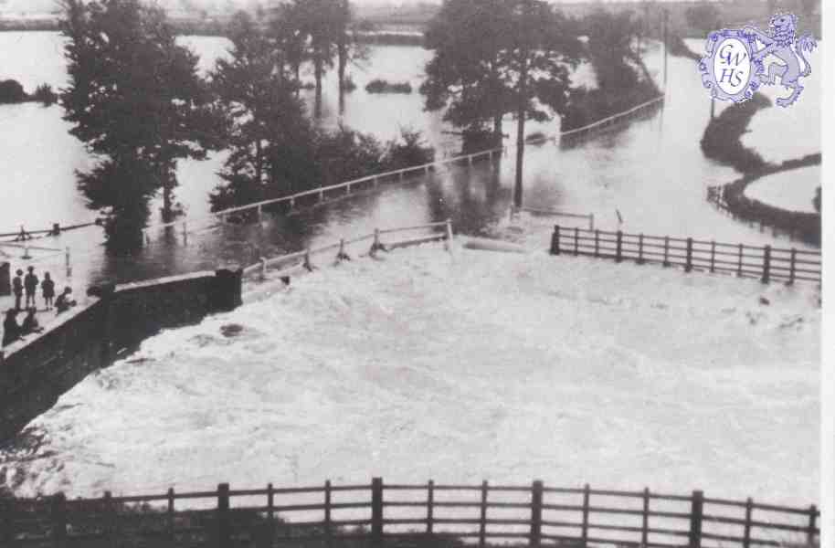 7-91 Floods at Crow Mills South Wigston
