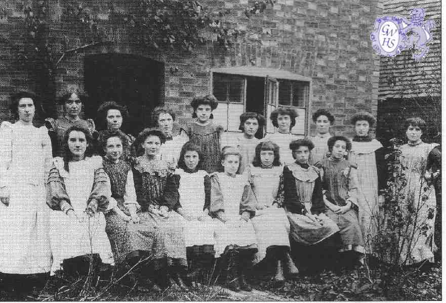 17-070 Employees of Cook and Hurst's Hosiery Company c 1910 Central Avenue Wigston Magna