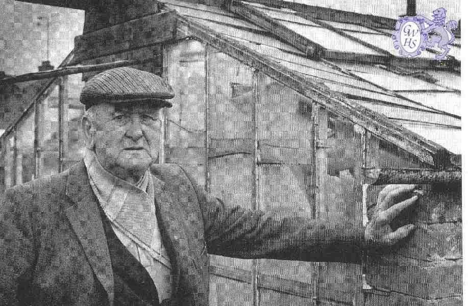 22-231 Taffy Rogers at his bungalow in Blunts Lane Wigston Magna