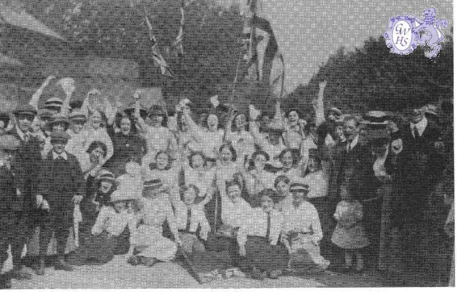22-317 Wigston factory lasses cheering off the local lads 'Two Steeples Boys' at Glen Parva Barracks 1914