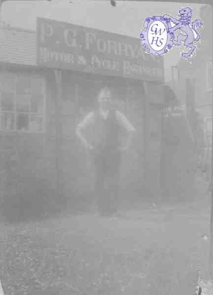 22-327 Percy George Forryan outside his garage Wigston Magna