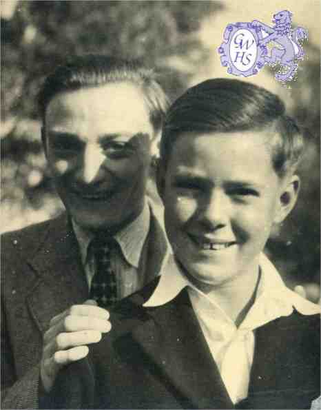 22-487 Eric George and Barrie Edward Forryan Wigston circa 1946  