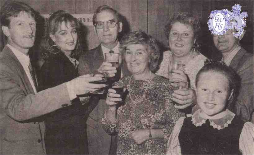 22-558 Wyn and Peter Ganly in centre Wigston 1989