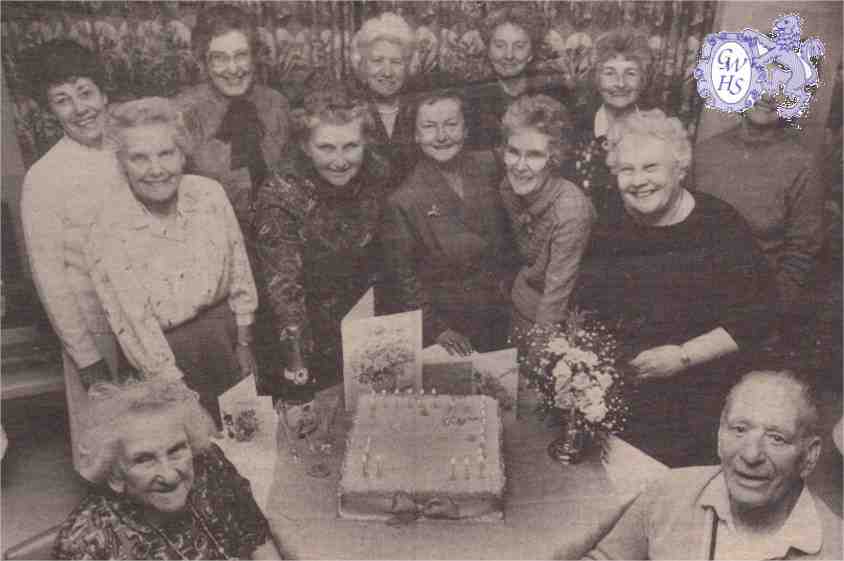 22-561 Residents of Holmes House Kenilworth Road South Wigston 1990