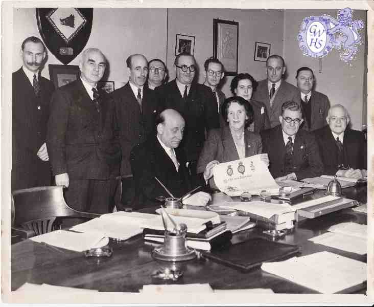 9-136 Presentation of Wigston Coat of Arms in 1952