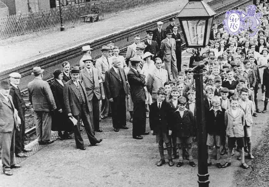 9-175a School Group Wigston Magna evacuation rehearsal c 1939