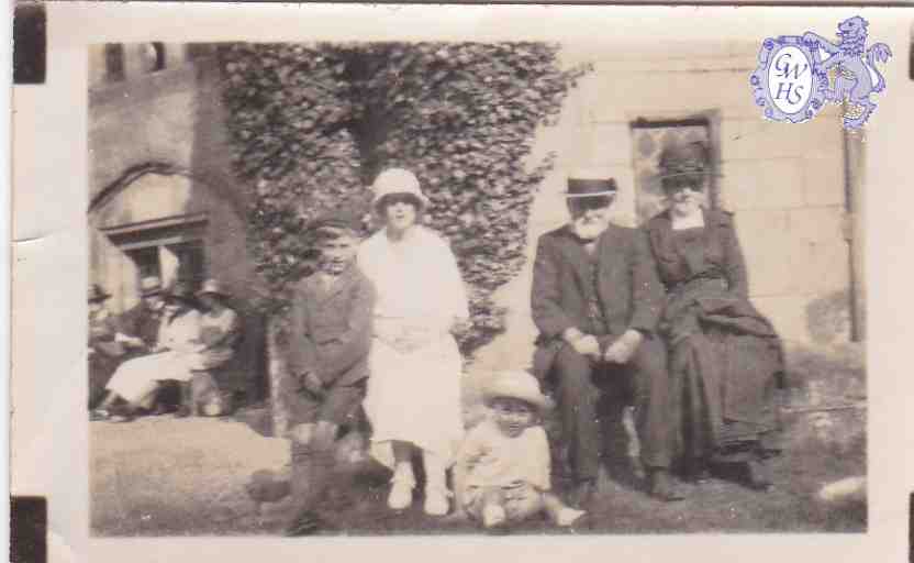 9-32 The Forryan Family - Les - Ada - Ken - William G & Louisa