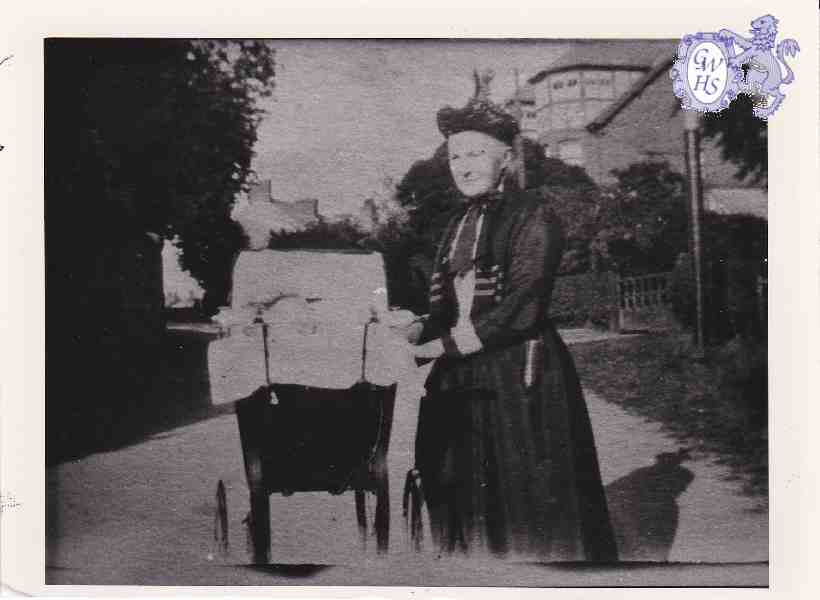 9-46 Mrs Crane in Aylestone Lane Wigston Magna 1918