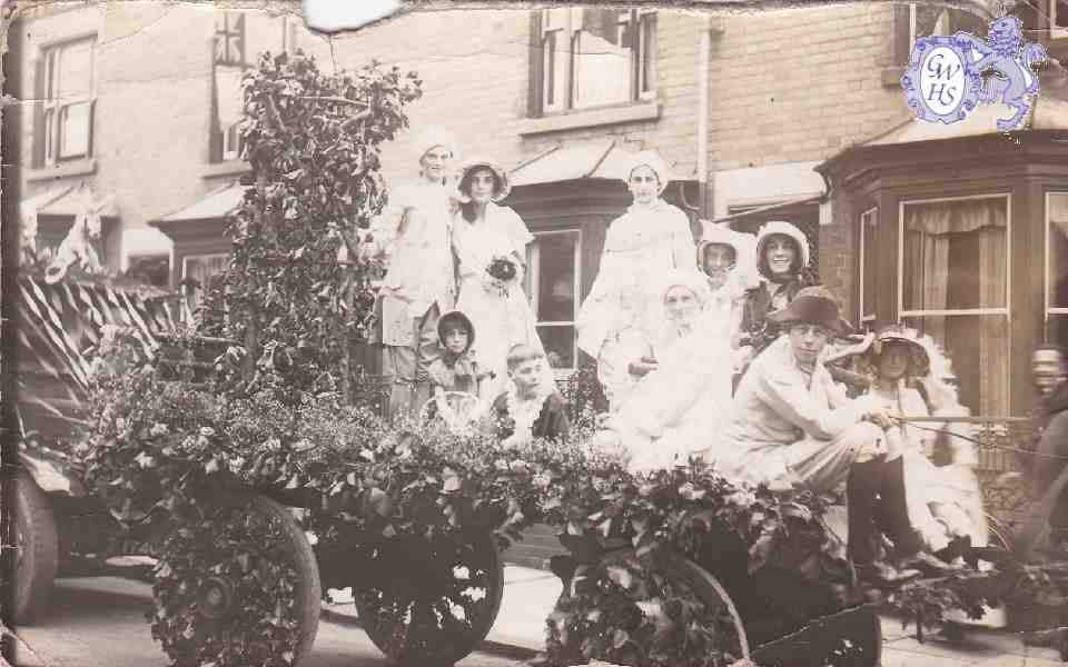 9-54 L R I Carnival in Central Evenue Wigston Magna