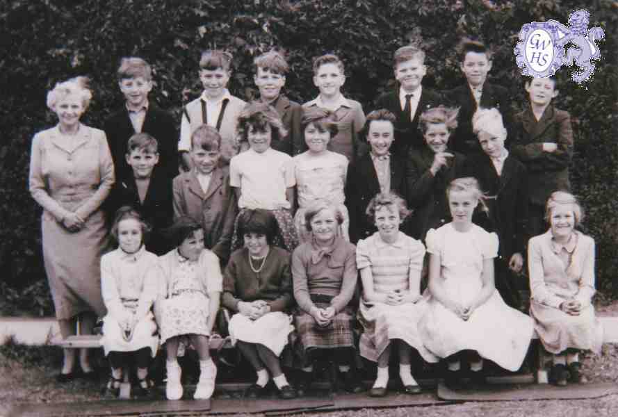 9-81 School Class with teachers Mrs King nee Stella Laundon