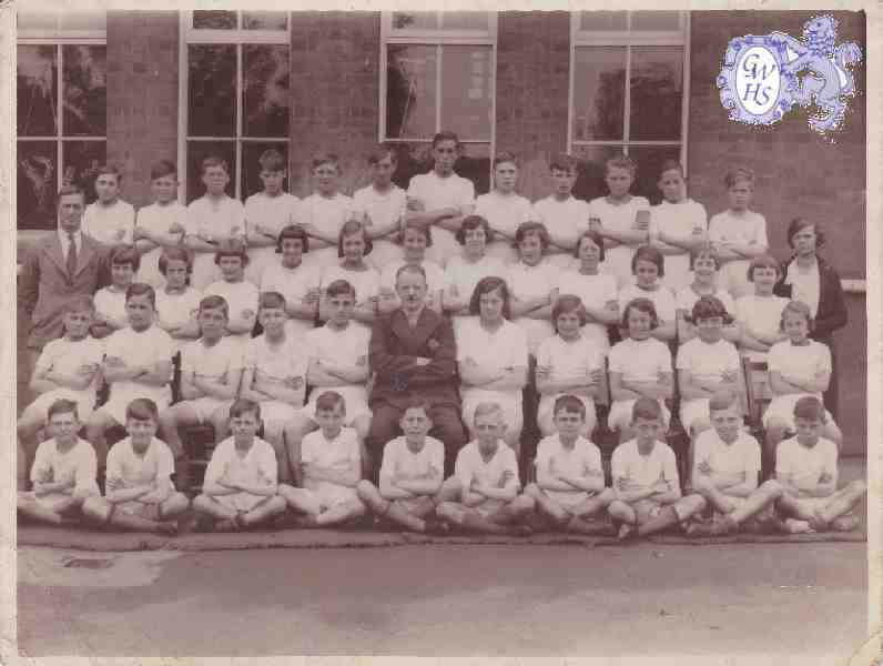 9-86 Bob Kind Headmaster Board School Long Street Wigston Magna