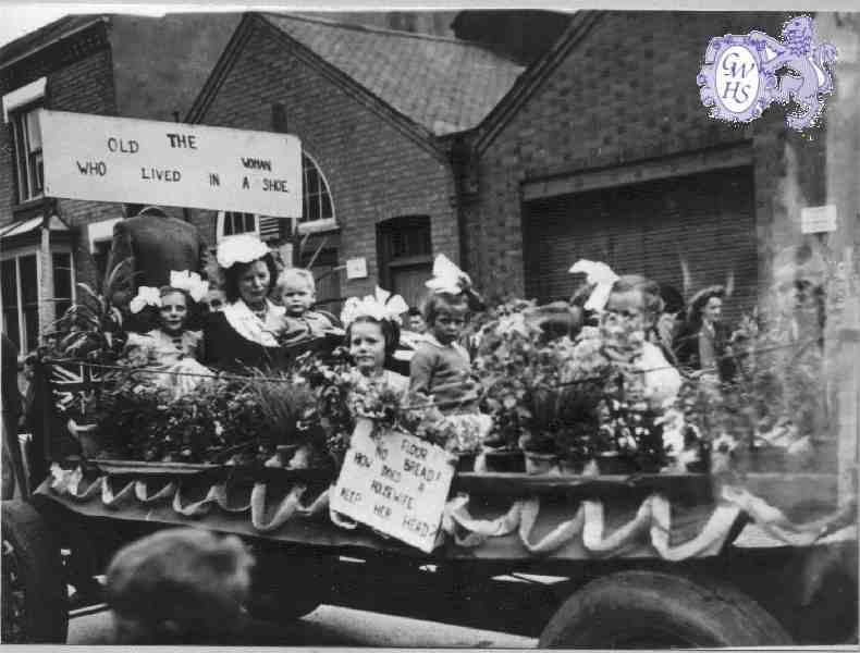 23-032 LRI Carnival Float Cedar Avenue Wigston Magna