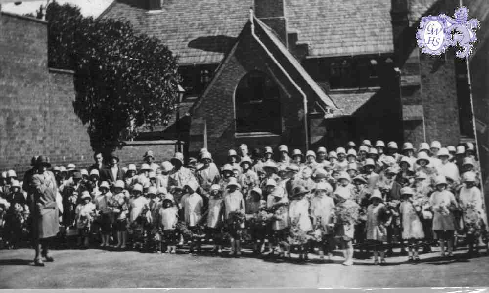 23-042 National School Long Street prior to procession to the Church  Wigston Magna
