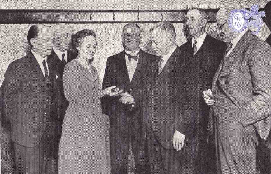 23-507 Presentation to Mr F Boulter at The Wigston Co-operative Hosiers Ltd 1949