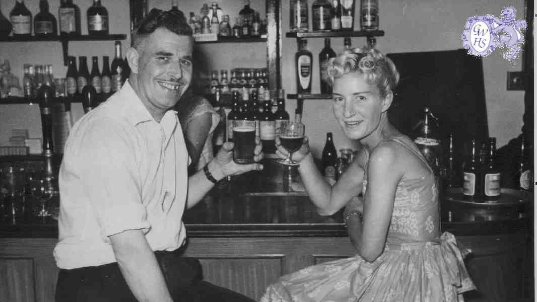 23-800 Walter and Penny Hallam in the bar at the Bulls Head Inn Bull Head Street Wigston Magna c 1964