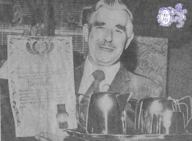 23-804 Mr Walter Hallam licensee of the Queens Head Inn Wigston Magna July 1975
