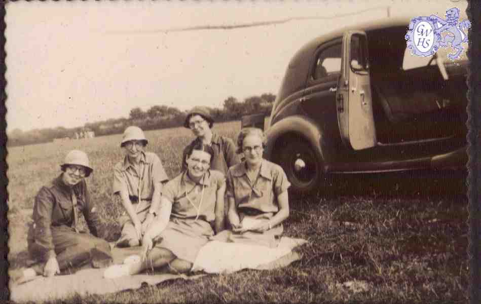 25-016 Miss M Barney and friends 1937 