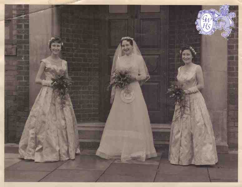 25-039 Bride Janet Bolton now Commons - bridesmaids Ann and Nina Bolton 