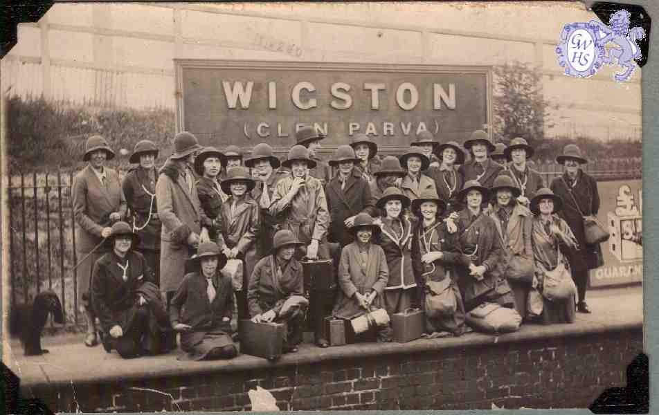 25-049 1st Wigston and Countesthorpe Guides off to Camp in North Wales from Glen Parva Station c 1935