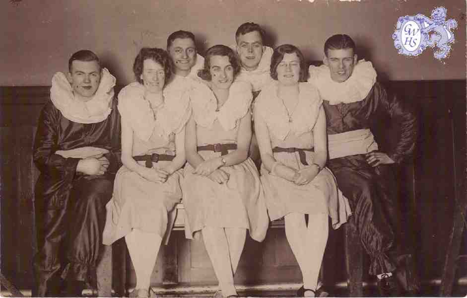 25-109 The Grotesques of Wigston c 1925