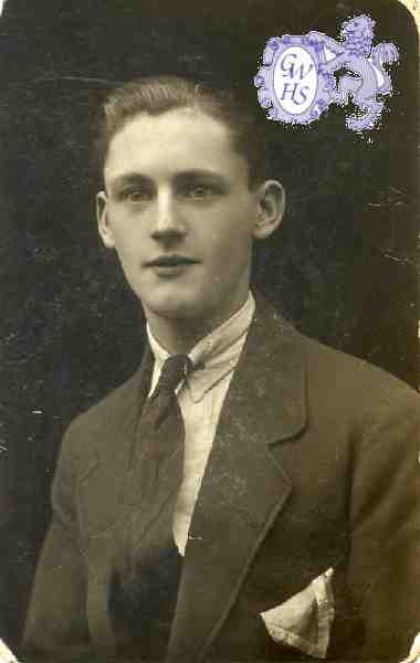 26-240 Thomas Augustus Harper owner of wallpaper shop born 1898 Gt Yarmouth