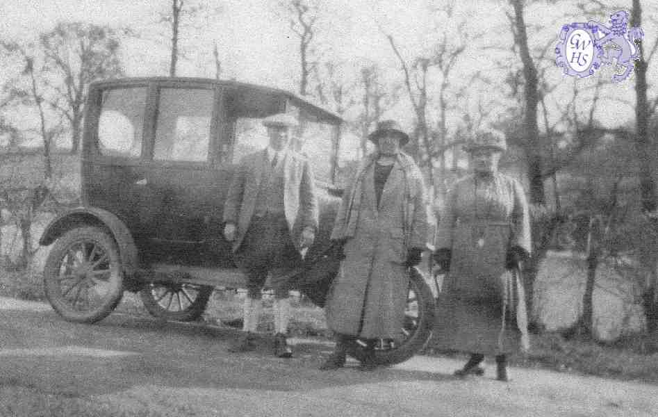 29-171a Walter Mason known as Ginger by Wistow lake 1910