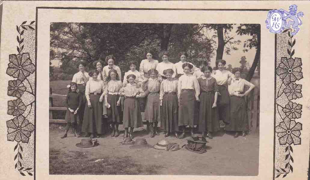 29-364 Mrs Holt and work girls