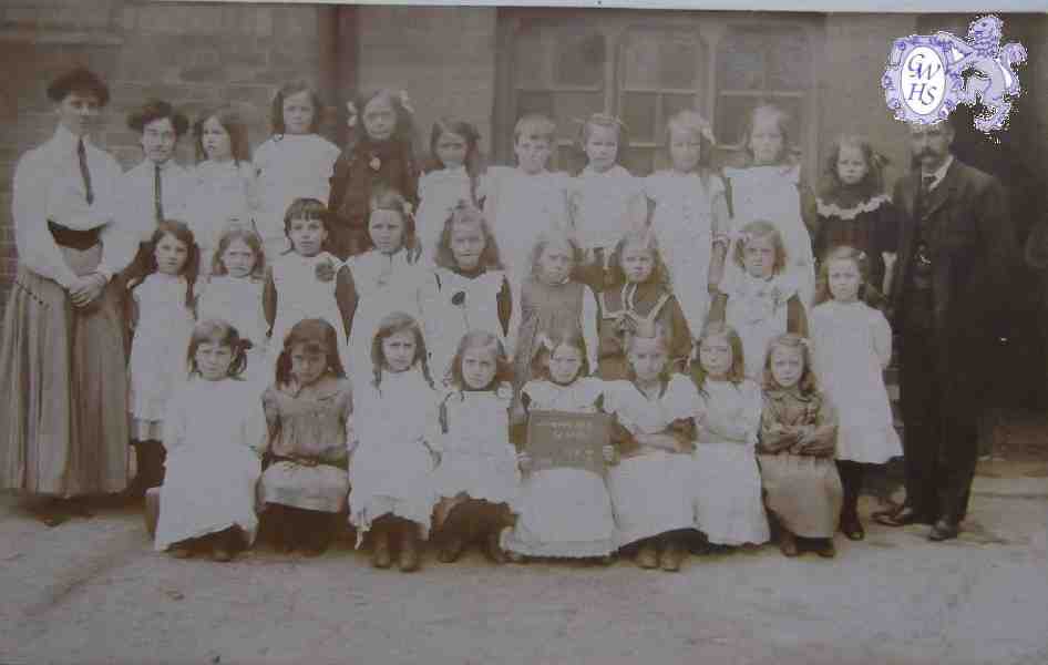 30-237 Wigston Magna C of E School group 1908