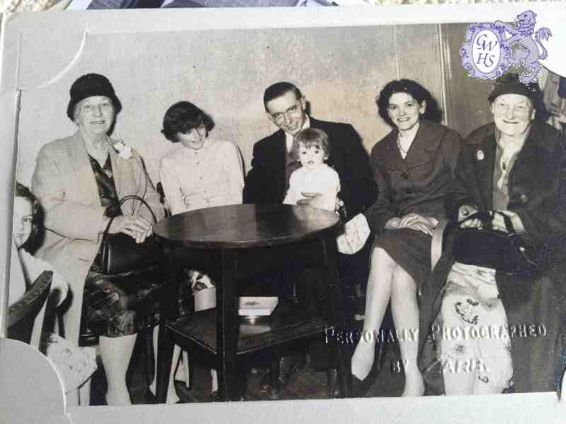 30-284 1950s Emma Weston nee Tailby  and Lucy
